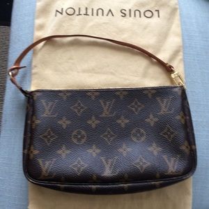 Authentic Louis Vuitton Monogram Pochette